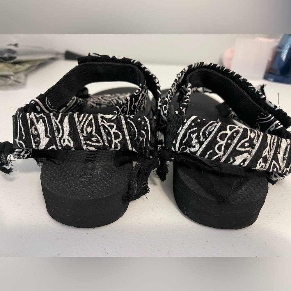 Arizona Love Black and White Patterned Sandals - Picture 5 of 10